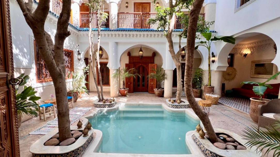 Charming Guesthouse for Sale: A Unique Opportunity to Invest in Hospitality-0