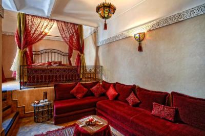 Luxury Riad with Spacious Living & Full Amenities – Medina Charm
