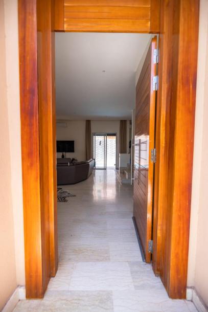 Stylish Villa in a Quiet Neighborhood-5