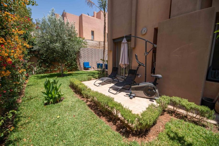 Stylish Villa in a Quiet Neighborhood-1